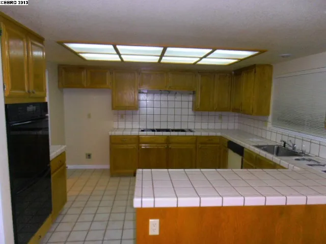 5428 Country View Dr, Richmond, California 94803-7300