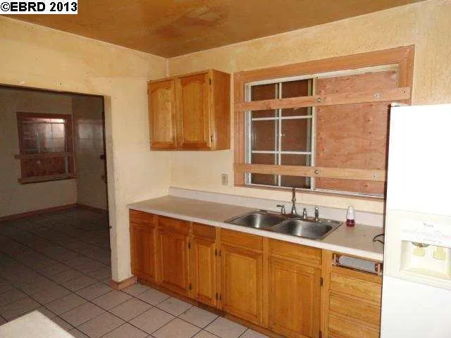 1326 Fitzgerald St, Oakland, California 94608-4104