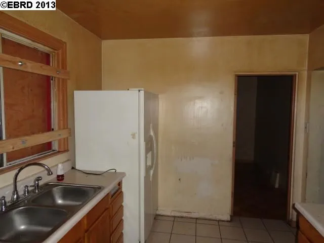 1326 Fitzgerald St, Oakland, California 94608-4104