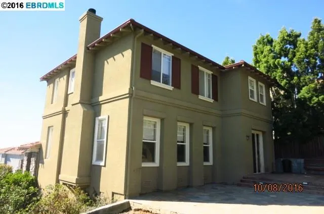 8277 Skyline Cir, Oakland, California 94605