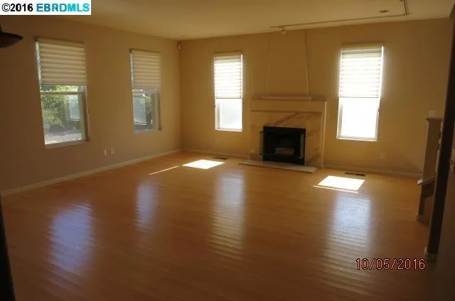 8277 Skyline Cir, Oakland, California 94605