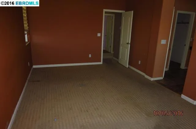 8277 Skyline Cir, Oakland, California 94605