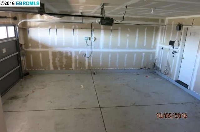 8277 Skyline Cir, Oakland, California 94605