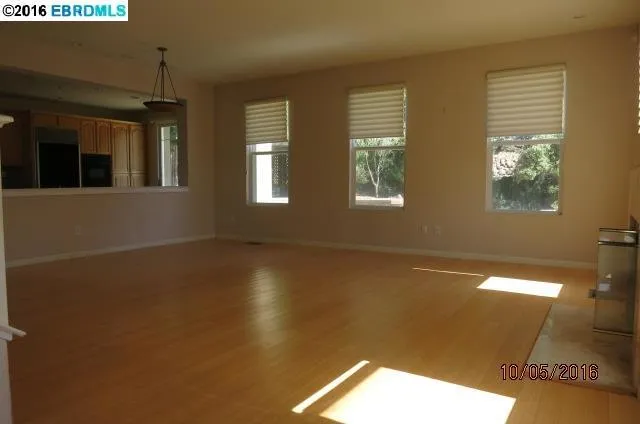8277 Skyline Cir, Oakland, California 94605