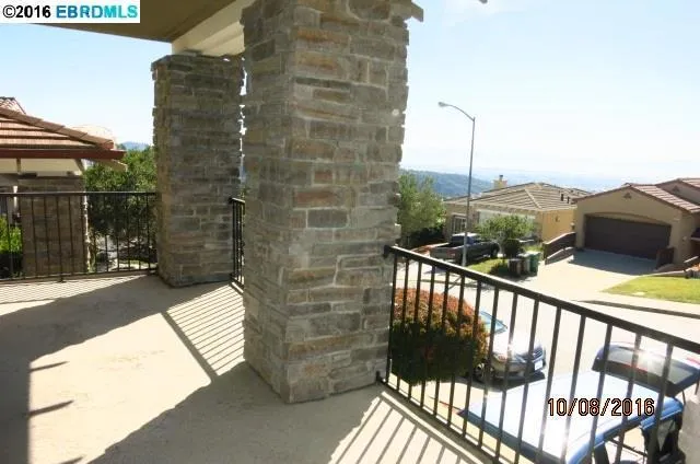 8277 Skyline Cir, Oakland, California 94605