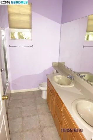 8277 Skyline Cir, Oakland, California 94605