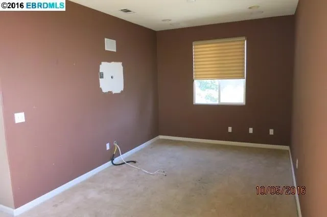 8277 Skyline Cir, Oakland, California 94605