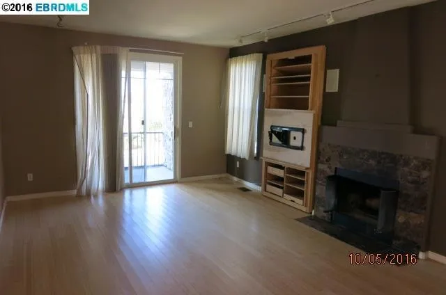 8277 Skyline Cir, Oakland, California 94605