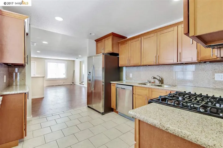 3037 West St, Oakland, California 94608