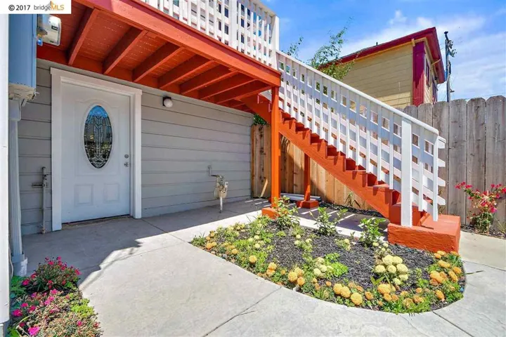 3037 West St, Oakland, California 94608