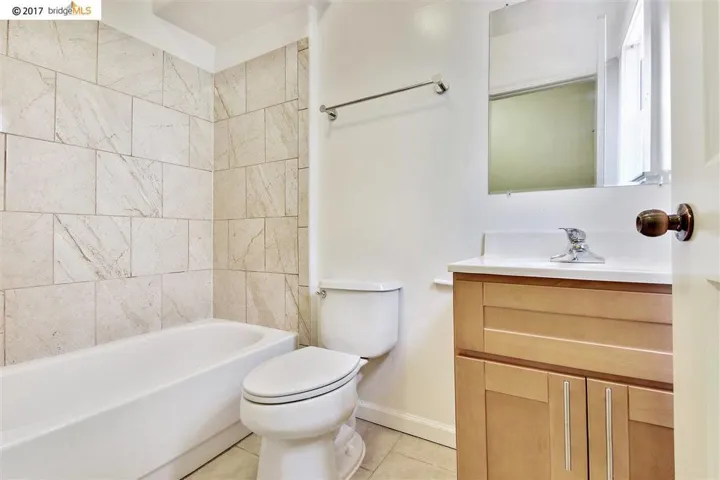 3037 West St, Oakland, California 94608