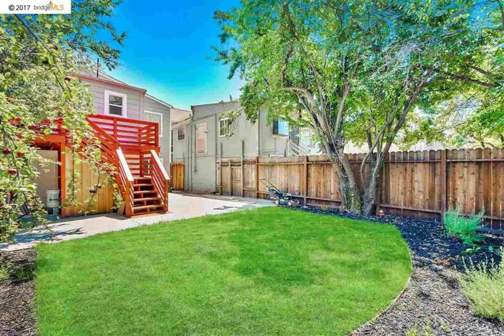 3037 West St, Oakland, California 94608