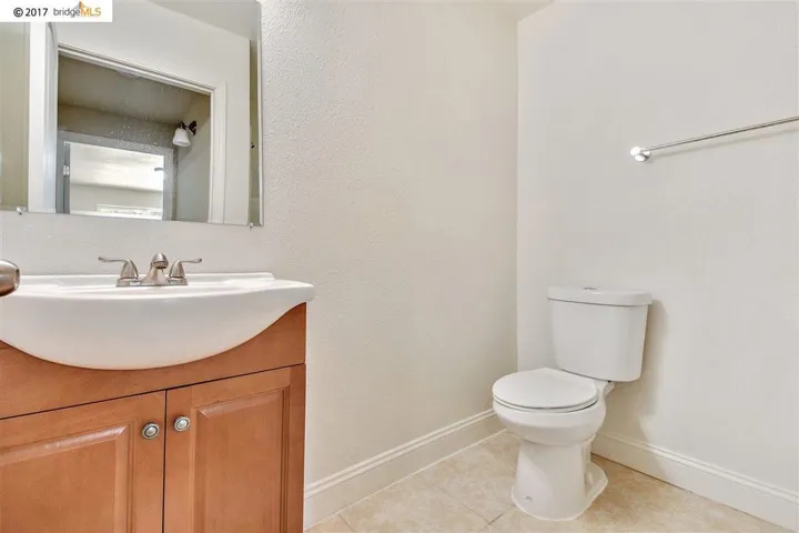 3037 West St, Oakland, California 94608