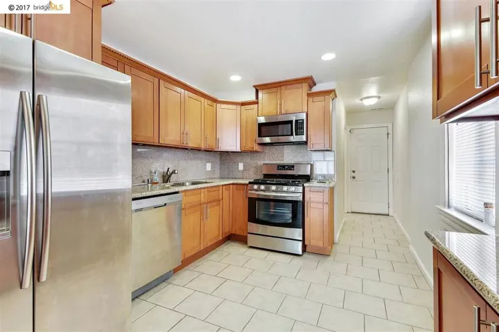 3037 West St, Oakland, California 94608