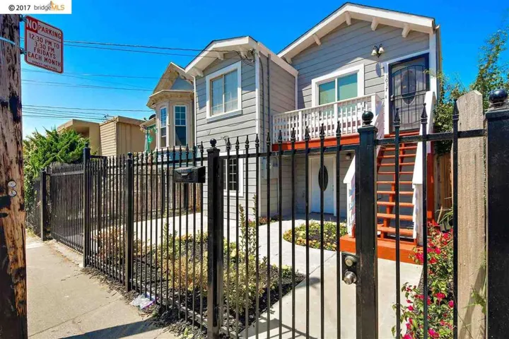 3037 West St, Oakland, California 94608