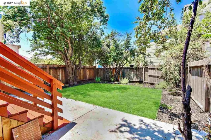 3037 West St, Oakland, California 94608