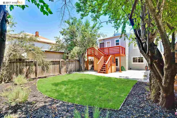 3037 West St, Oakland, California 94608