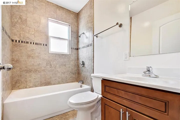 3037 West St, Oakland, California 94608