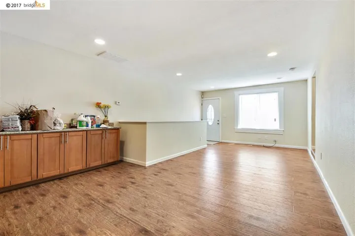3037 West St, Oakland, California 94608