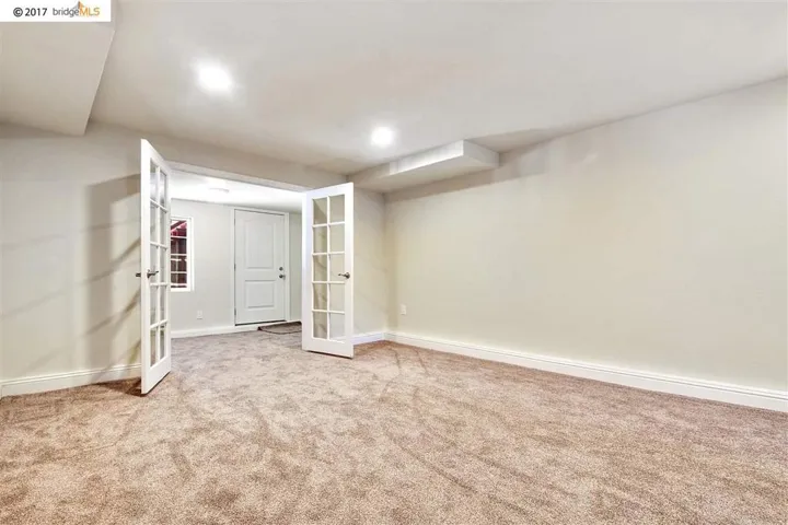 3037 West St, Oakland, California 94608