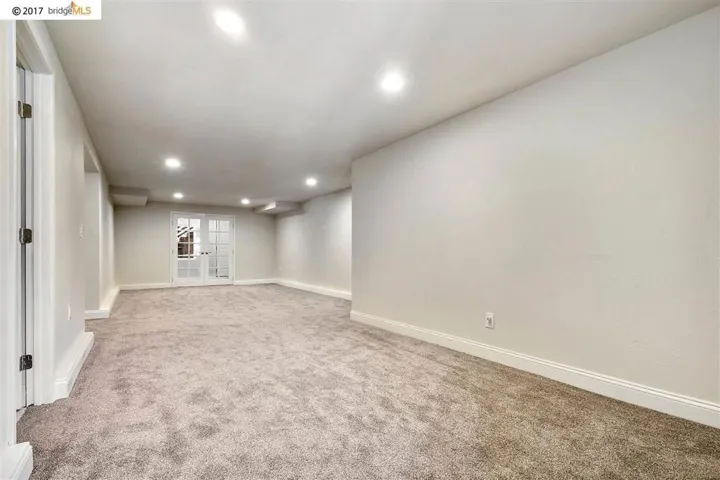 3037 West St, Oakland, California 94608