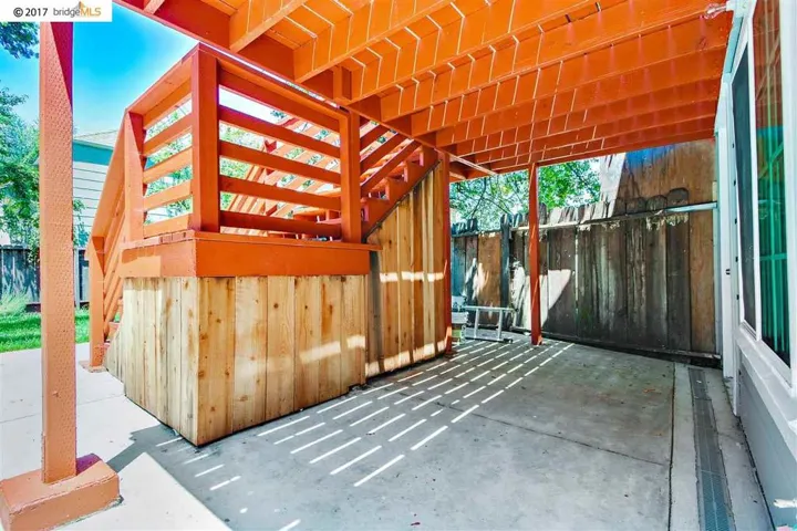 3037 West St, Oakland, California 94608