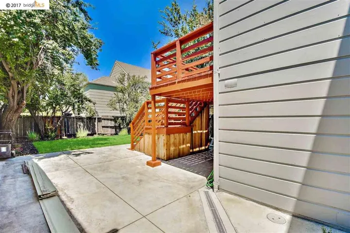 3037 West St, Oakland, California 94608