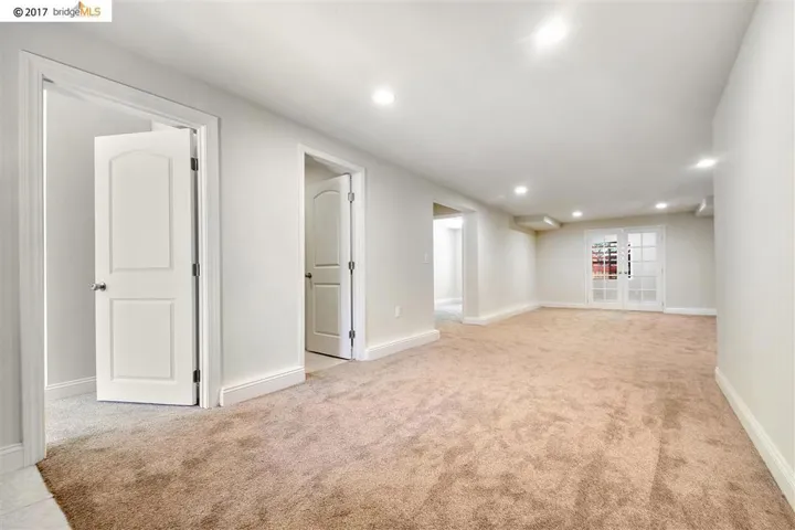 3037 West St, Oakland, California 94608