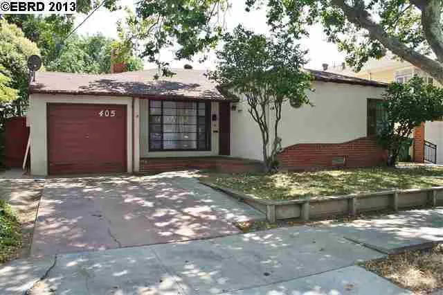 405 W 5th Street ~ Gorgeous 4 Bedroom Single Story!