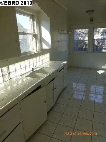 6456 Brann St, Oakland, California 94605-2011