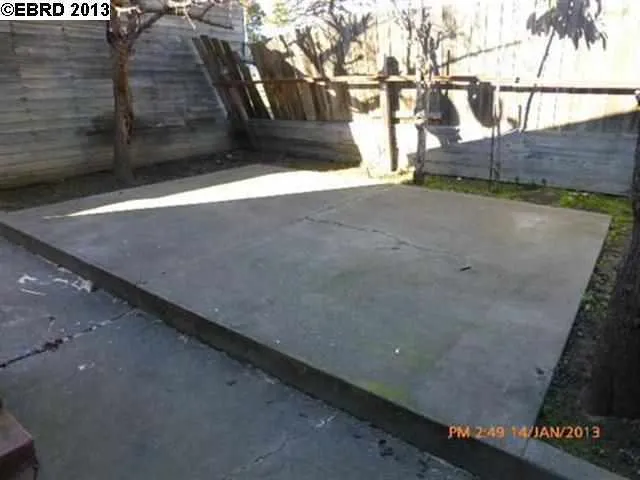 6456 Brann St, Oakland, California 94605-2011