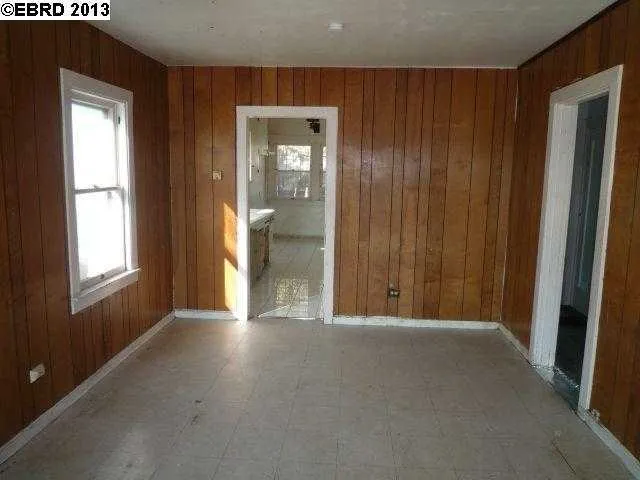 6456 Brann St, Oakland, California 94605-2011