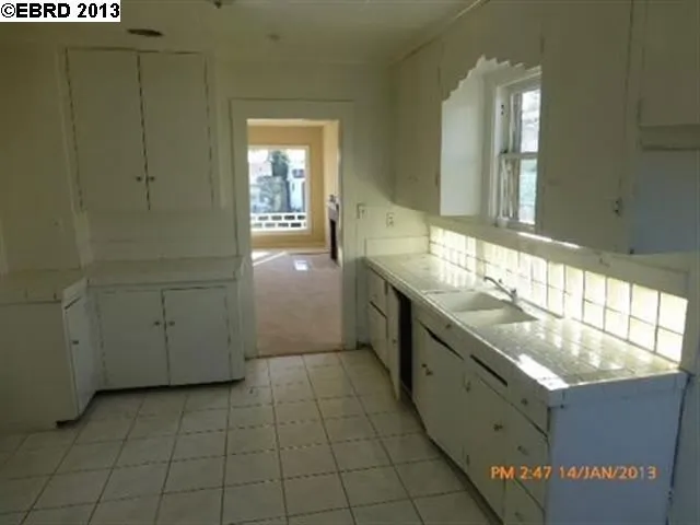 6456 Brann St, Oakland, California 94605-2011