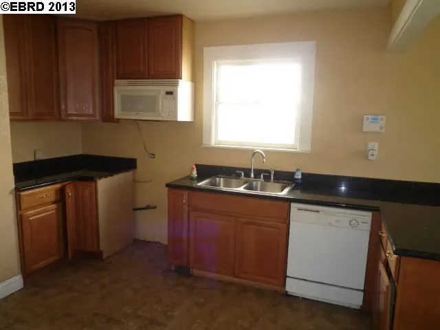 2528 21st Ave, Oakland, California 94606-4137