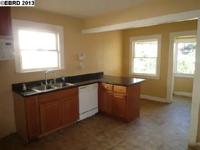 2528 21st Ave, Oakland, California 94606-4137