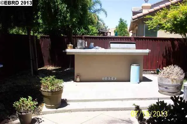 Outdoor kitchen