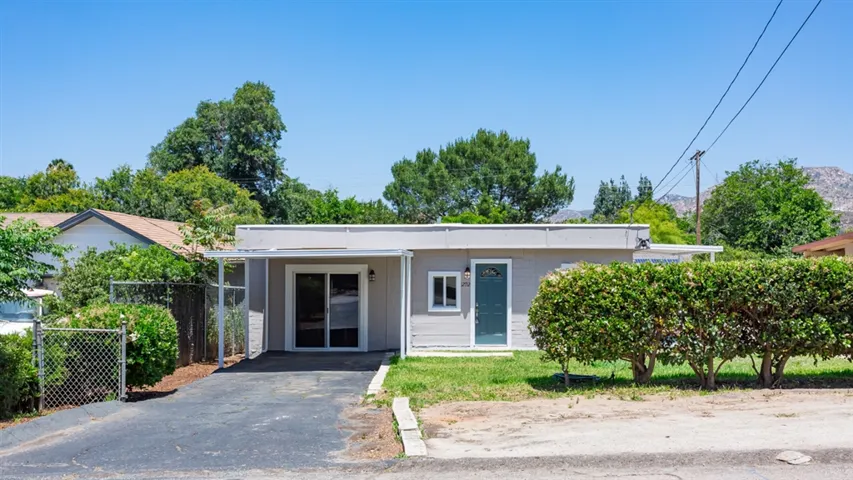 12712 Castle Court Dr, Lakeside, California 92040