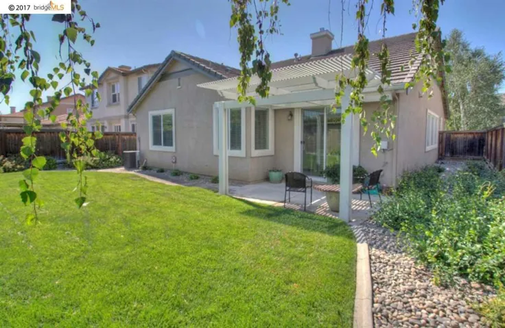 Great back yard with nice lawn & border areas, no rear neighbors!