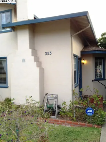 253 Wellington Ave, Concord, California 94520-1114