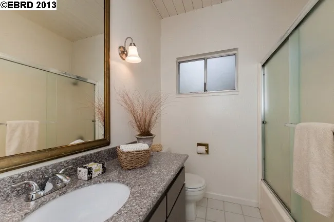 6207 Westover Dr, Oakland, California 94611-2406