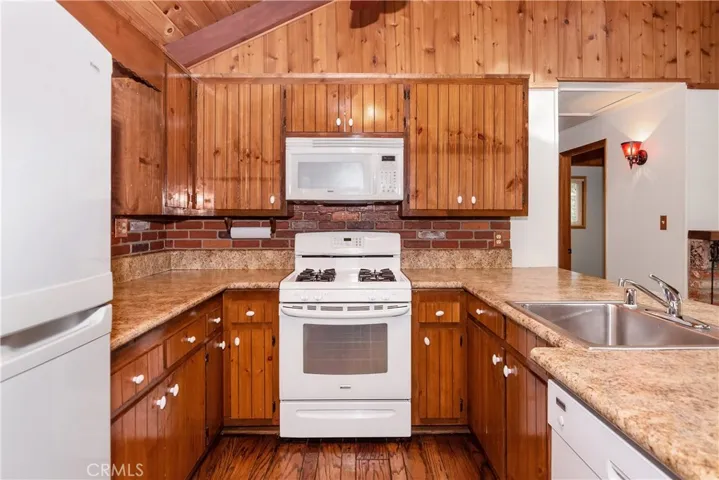 443 Iris Drive, Twin Peaks, California 92391