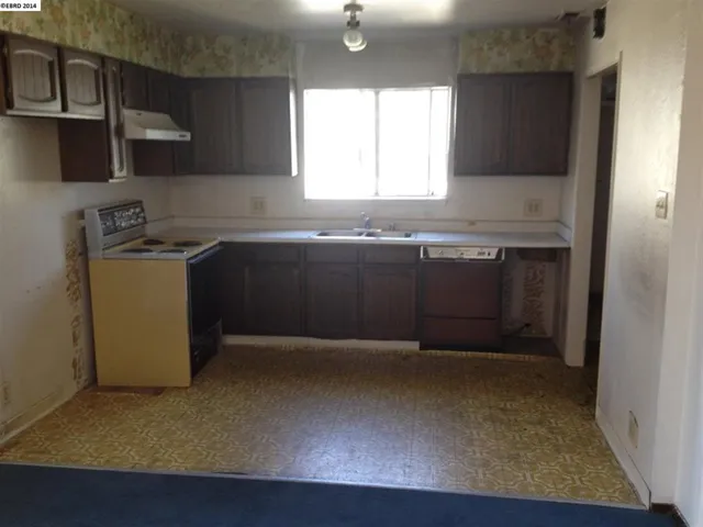 1837 Linden St, Oakland, California 94607-2884