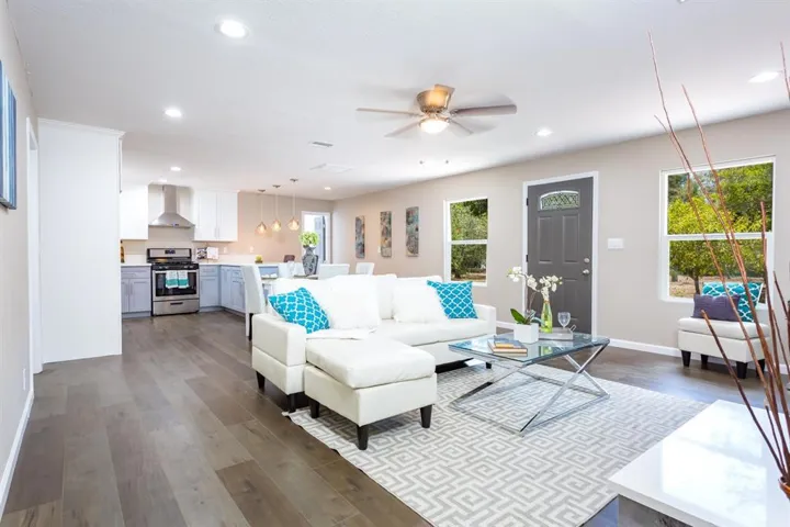 1556 Foothill Drive, Vista, California 92083