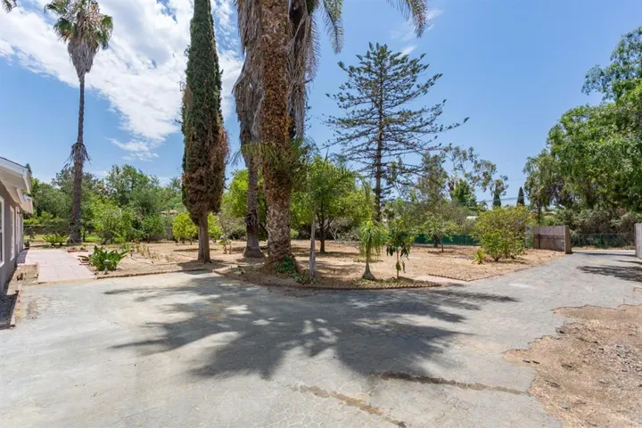 1556 Foothill Drive, Vista, California 92083