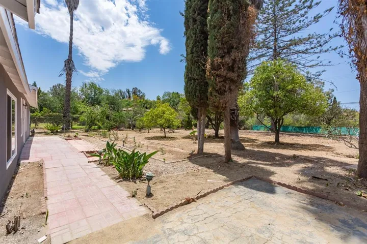 1556 Foothill Drive, Vista, California 92083