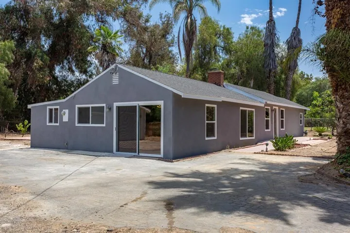1556 Foothill Drive, Vista, California 92083