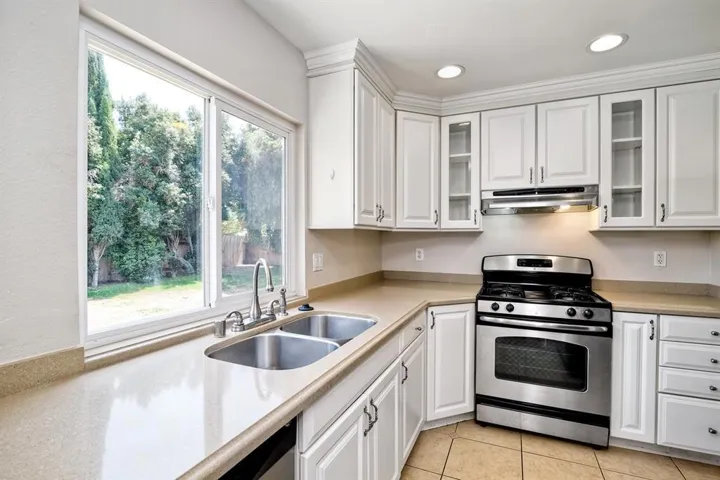 816 Sunningdale Drive, Oceanside, California 92057