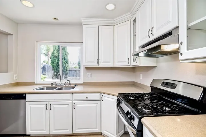 816 Sunningdale Drive, Oceanside, California 92057