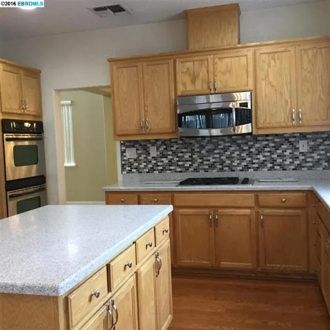 11 Pinenut Ct, Oakley, California 94561