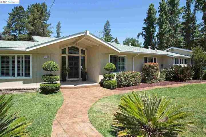130 Elysian Fields Dr, Oakland, California 94605